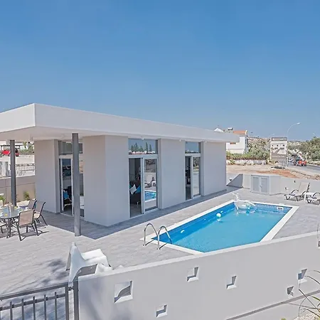 Miramar, Luxury And New 5bdr With Pool 别墅 *