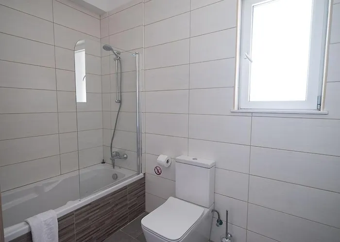 Villa Miramar, Luxury And New 5bdr With Pool Protaras