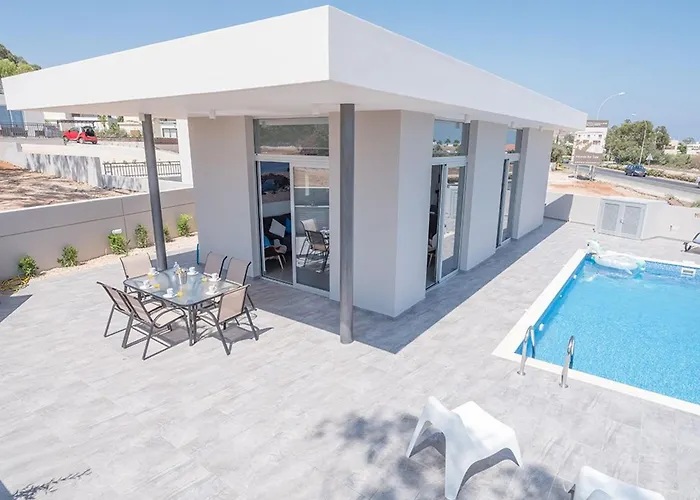 Miramar, Luxury And New 5bdr With Pool Villa