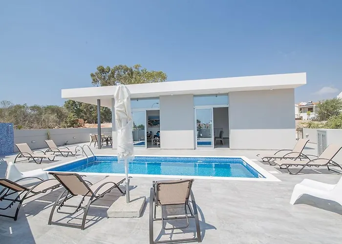 Villa Miramar, Luxury And New 5bdr With Pool Protaras
