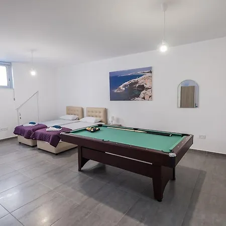 Villa Miramar, Luxury And New 5bdr With Pool Protaras