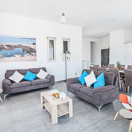 Miramar, Luxury And New 5bdr With Pool Protaras
