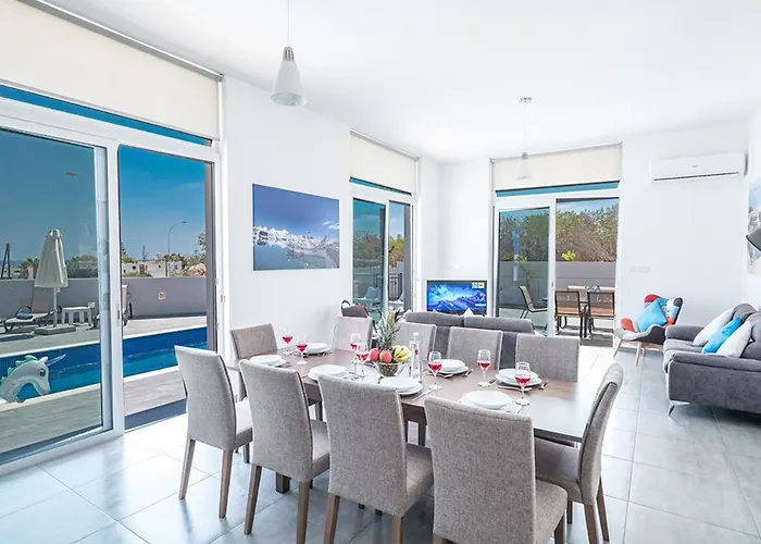 Miramar, Luxury And New 5bdr With Pool Villa Protarász