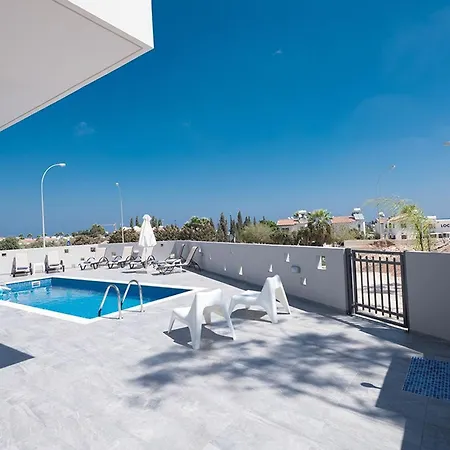 Miramar, Luxury And New 5bdr With Pool 빌라