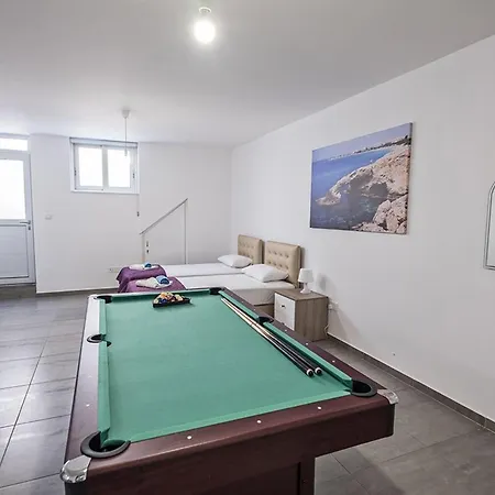 Vilă Miramar, Luxury And New 5bdr With Pool Protaras