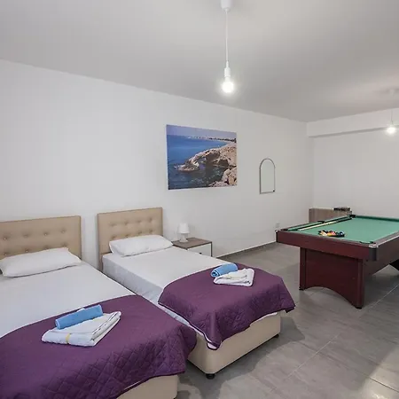 Miramar, Luxury And New 5bdr With Pool 빌라