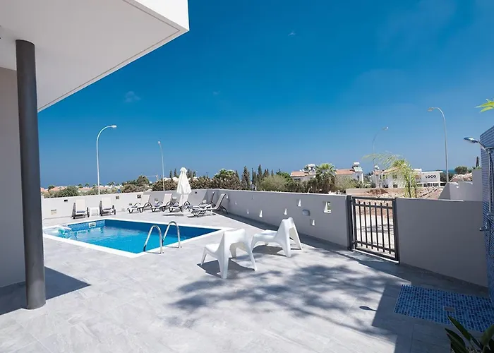 Miramar, Luxury And New 5bdr With Pool 빌라